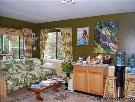 The Artist Cottage In Ohia Estates Volcano Room photo